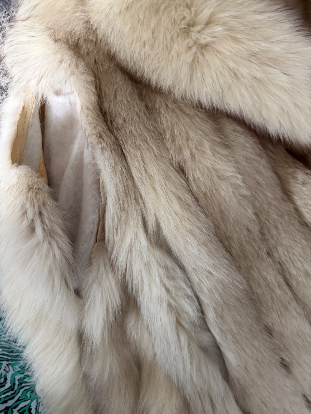 Fur coat - Picture 3 of 5